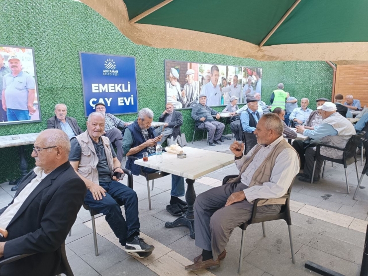 Belediyenin ‘emekli Çayevi’ Büyük İlgi Görüyor
