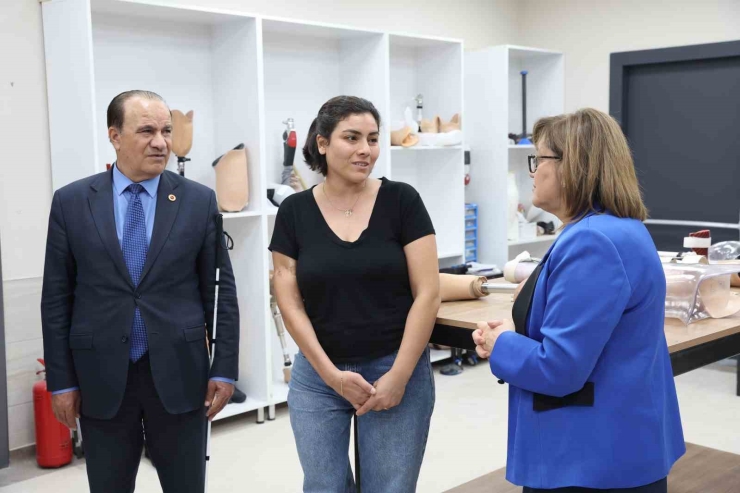 Dolandırılan Depremzede Senem İçin Gaziantep’te Yeni Protez Çalışmaları Başladı