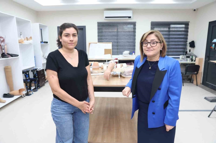 Dolandırılan Depremzede Senem İçin Gaziantep’te Yeni Protez Çalışmaları Başladı