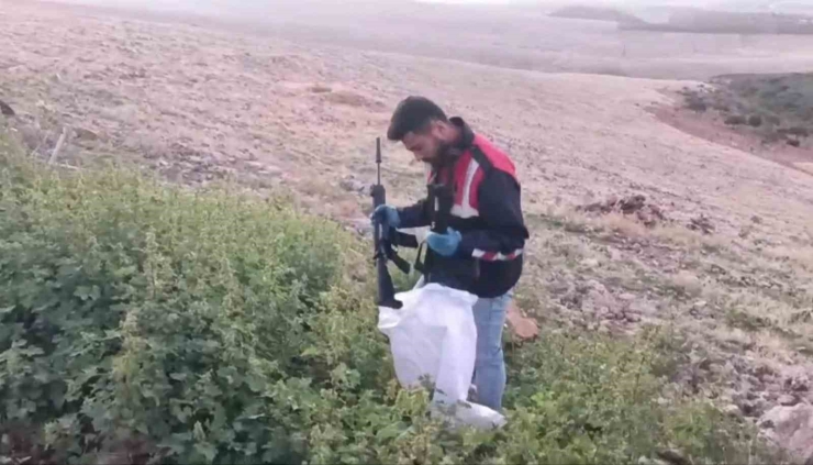 Şanlıurfa’da Silah Kaçakçılığı Operasyonunda Jandarma Cephanelik Ele Geçirdi: 4 Gözaltı