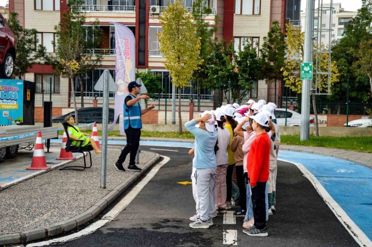 300 Öğrenciye Trafik Eğitimi Veriliyor