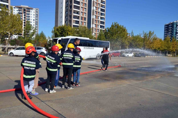 Diyarbakır’da Çocuklar İçin Trafik Ve İtfaiye Güvenliği Eğitimi Düzenlendi