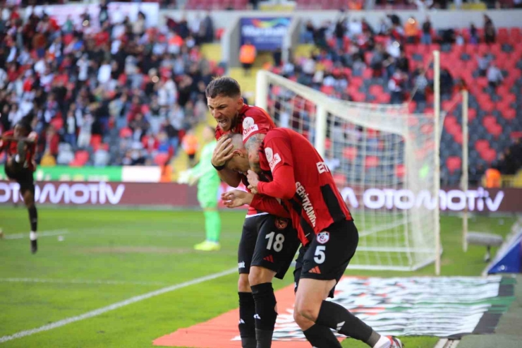 Trendyol Süper Lig: Gaziantep Fk: 1 - Konyaspor: 1 (ilk Yarı)