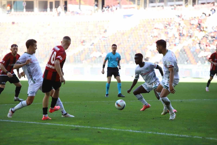 Trendyol Süper Lig: Gaziantep Fk: 1 - Konyaspor: 1 (ilk Yarı)