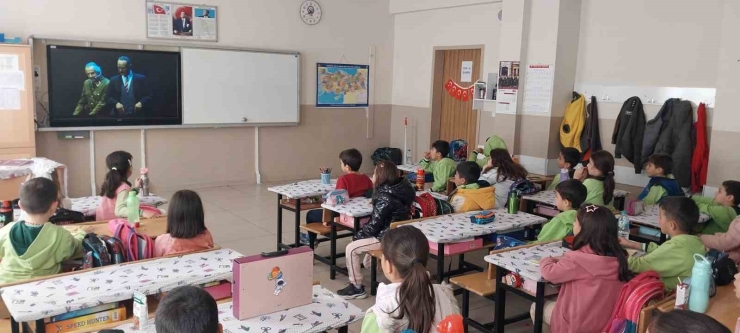 Malatya’da "dersimiz Cumhuriyete Doğru" Filmi Öğrencilere Gösterildi