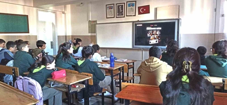 Malatya’da "dersimiz Cumhuriyete Doğru" Filmi Öğrencilere Gösterildi