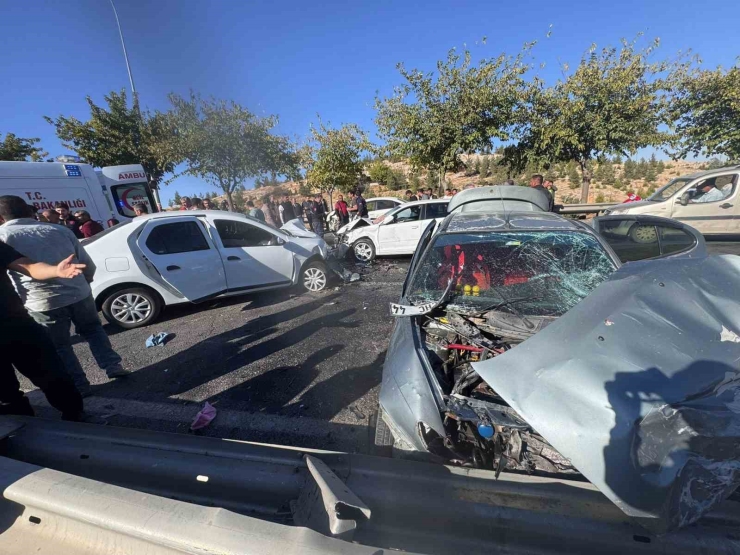 Şanlıurfa’da Zincirleme Trafik Kazası: 5 Yaralı