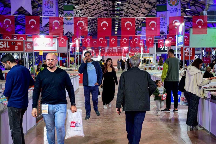 10. Malatya Anadolu Kitap Ve Kültür Fuarı Yoğun Katılımla Devam Ediyor