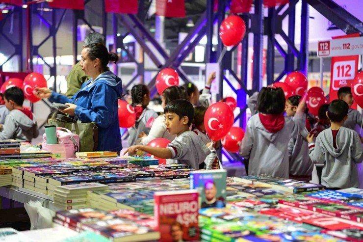 10. Malatya Anadolu Kitap Ve Kültür Fuarı Yoğun Katılımla Devam Ediyor