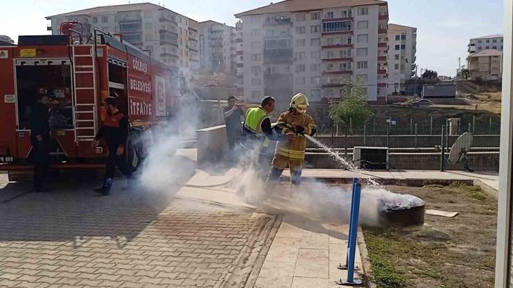 Gölbaşı İlçesinde Yangın Tatbikatı Gerçeği Aratmadı