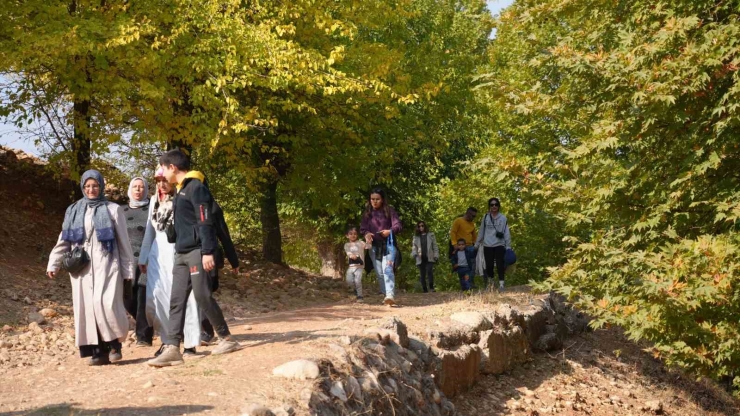 Depremzede Öğretmenler Doğa Yürüyüşünde Bir Araya Geldi