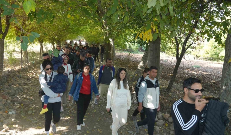 Depremzede Öğretmenler Doğa Yürüyüşünde Bir Araya Geldi