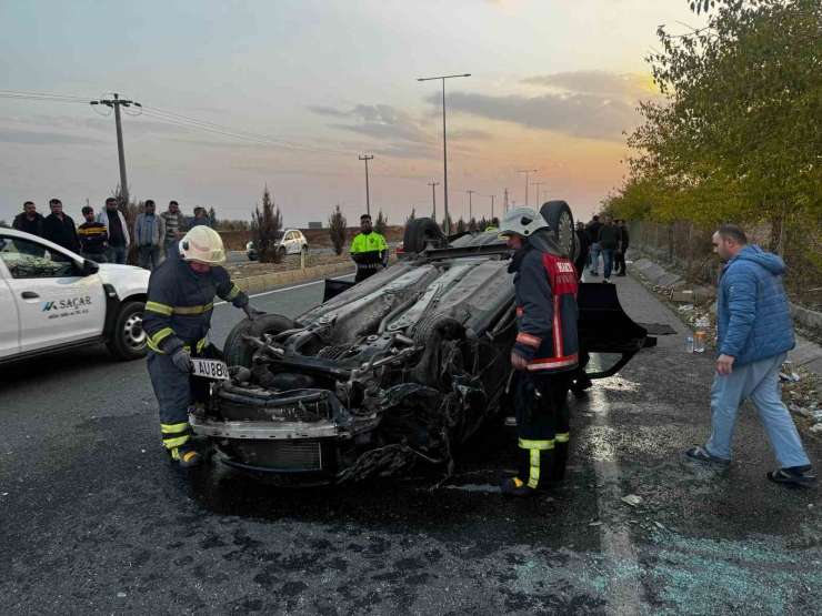 Köpeğe Çarpmamak İçin Manevra Yapan Otomobil Takla Attı: 4 Yaralı