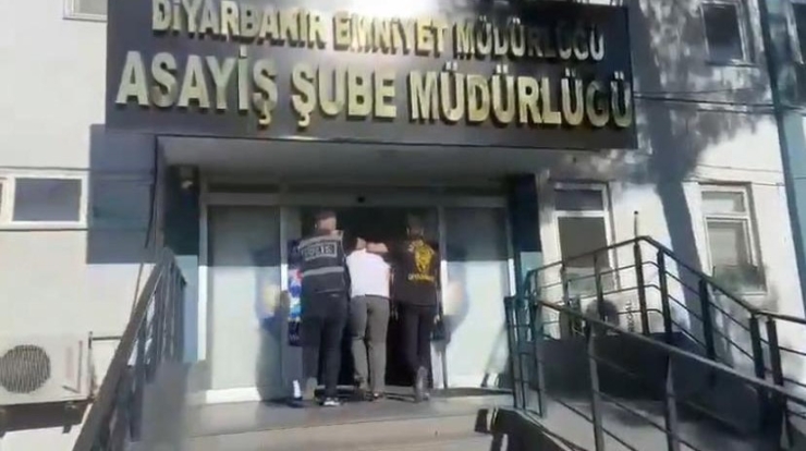 Diyarbakır’da Borcu Olan Şahsın Akrabalarının İş Yerini Kurşunladılar