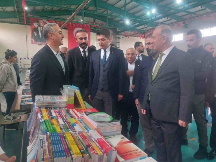 Çınar’da 1’inci Kitap Fuarı