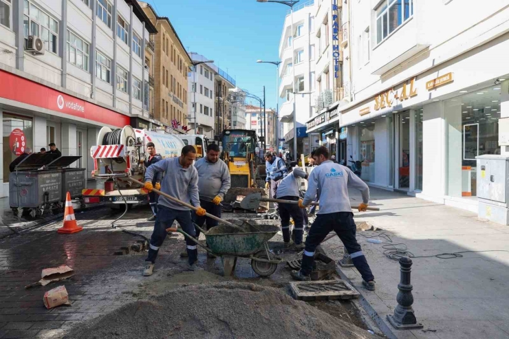 Gaziantep’te Karagöz-eskisaray Caddeleri Yeni Çehresine Kavuşuyor