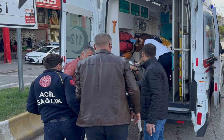 Adıyaman’da, İki Otomobil Çarpıştı: 4 Yaralı