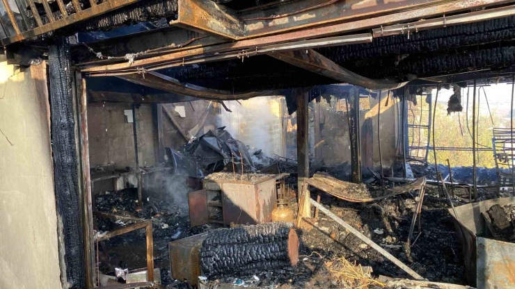 Diyarbakır’da Bir Kafe Alevlere Böyle Teslim Oldu