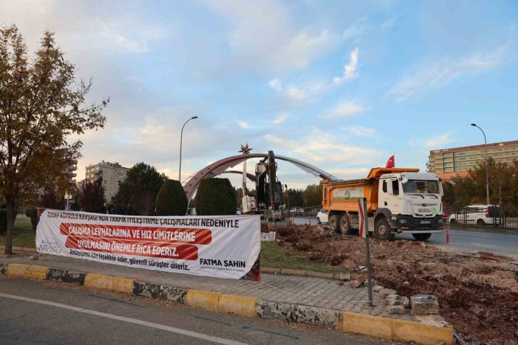 Gaziantep Büyükşehir, Tugay Köprülü Kavşağı’nda Şerit Arttırma Çalışmalarına Başladı