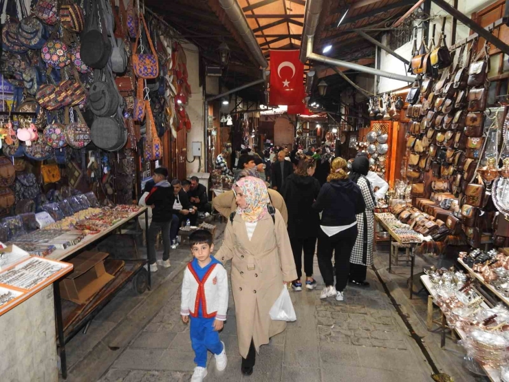 Gaziantep’in Tarihi Mekanları Ara Tatilde Turist Akınına Uğradı