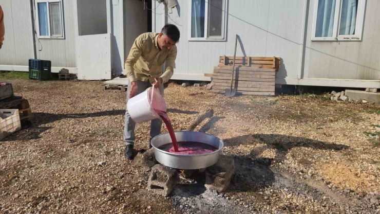 Adıyamanlı Üreticiler Nar Ekşisi Ve Nar Suyuyla Daha Çok Kazanıyor