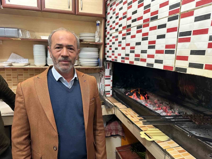 Malatya’da ’askıda Kebap’ Kampanyası İle İhtiyaç Sahiplerine Ücretsiz Dürüm