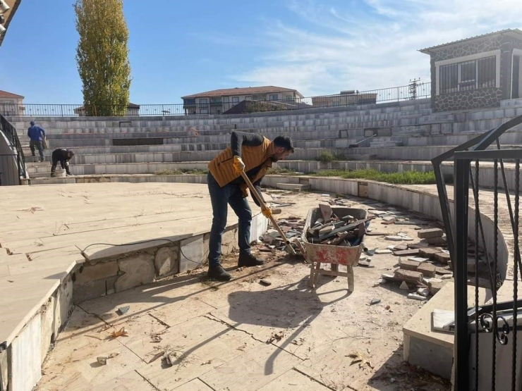 Gölbaşı İlçesinde Amfi Tiyatro Yenileniyor