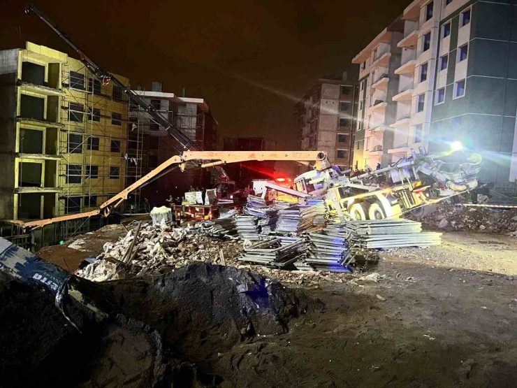 Adıyaman’da Beton Döküm Aracı Devrildi: 1 Ölü