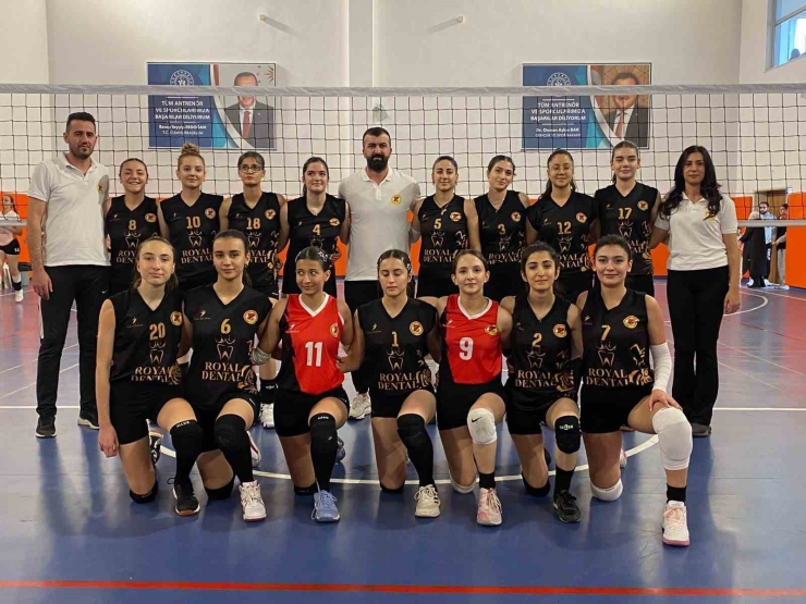 Malatya’da Genç Kızlar Voleybol Şampiyonları Belli Oldu