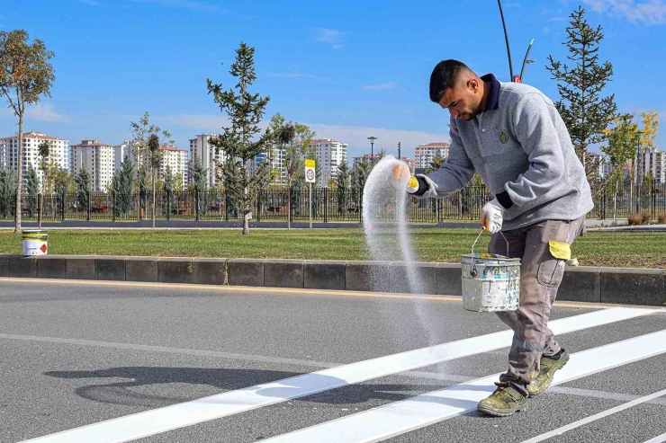 Malatya’da, Trafik Güvenliği İçin 920 Bin Metre Yol Çizgi Çalışması Yapıldı