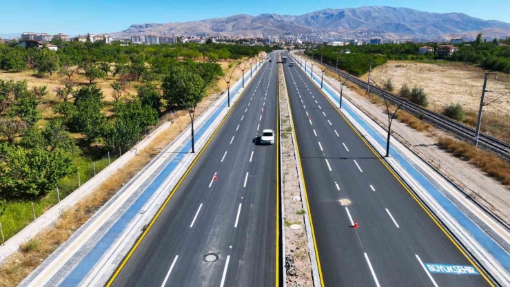 Malatya’da, Trafik Güvenliği İçin 920 Bin Metre Yol Çizgi Çalışması Yapıldı