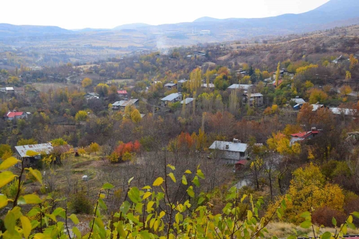 Fotoğrafçılar Arapgir’de Hem Tarihe Hem De Sonbahara Doydular