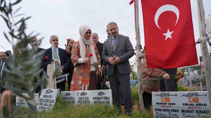 Depremde Hayatını Kaybeden Öğretmenler İçin Dua Edildi