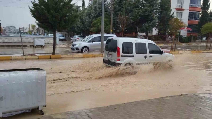 Adıyaman’da Sağanak Yağış Etkili Oldu