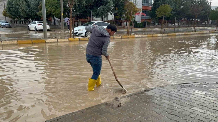 Adıyaman’da Sağanak Yağış Etkili Oldu