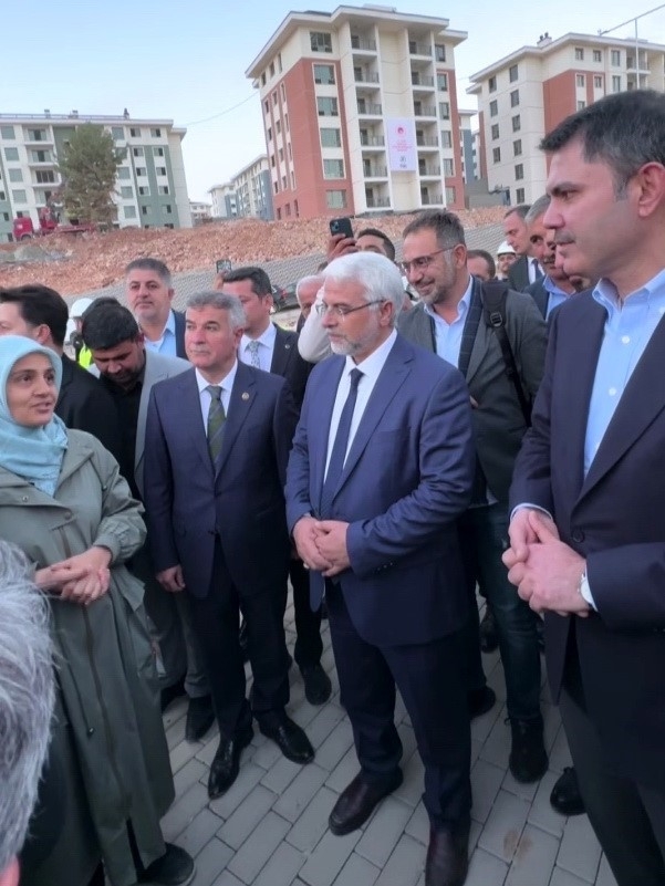 Bakan Murat Kurum İle Depremzede Kadının Diyaloğu Duygulandırdı