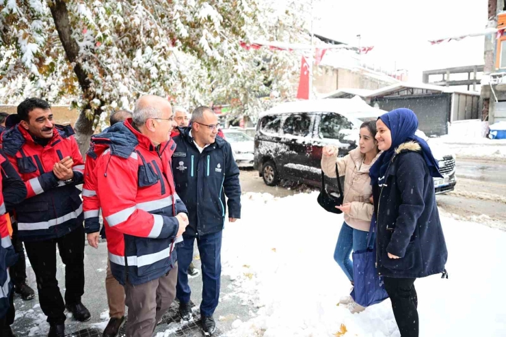 Malatya Büyükşehir Belediyesi’nin Karla Mücadele Çalışmaları Sürüyor