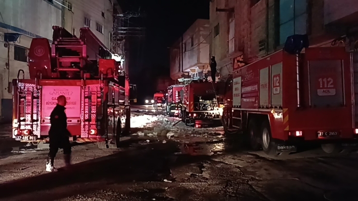 Gaziantep’te Ayakkabı Ve Terlik İmalathanesinde Yangın