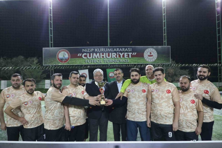 Nizip’te Cumhuriyet Futbol Turnuvası Tamamlandı