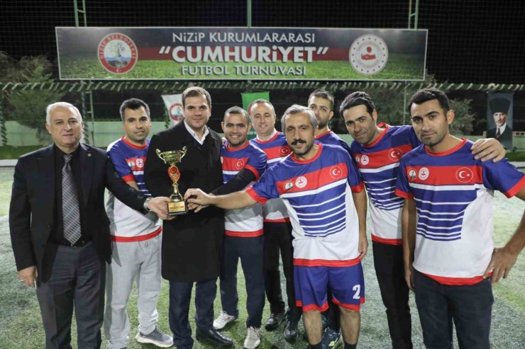 Nizip’te Cumhuriyet Futbol Turnuvası Tamamlandı