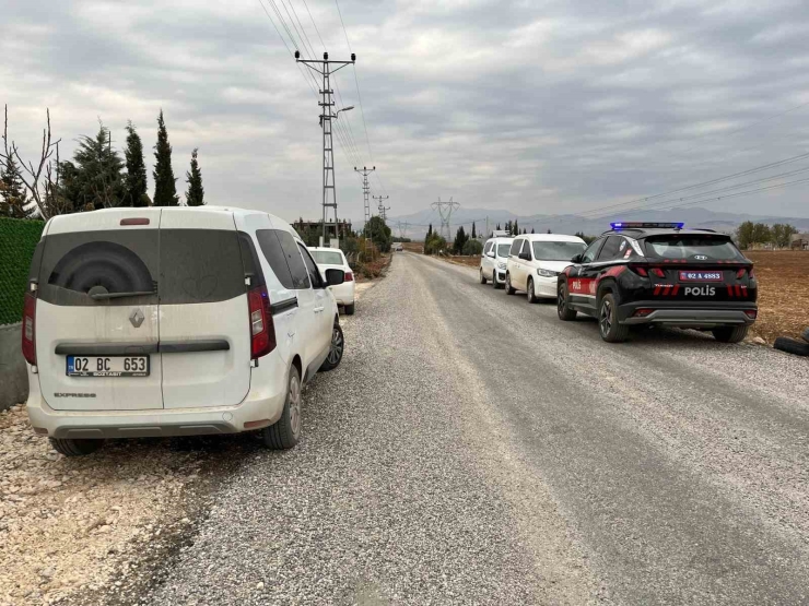 Polis Ekiplerinin Kovaladığı Sürücü Aracını Bırakarak Kaçtı