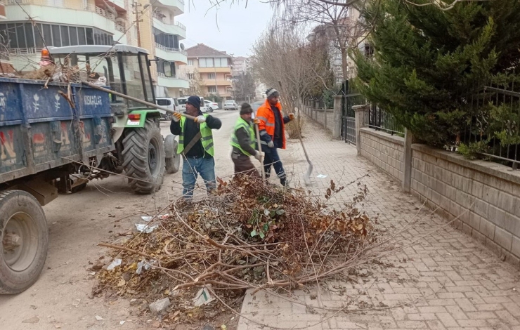 Cadde Ve Sokaklar Temizleniyor