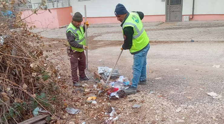 Cadde Ve Sokaklar Temizleniyor