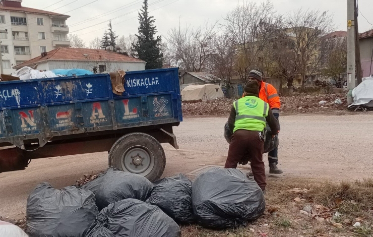 Cadde Ve Sokaklar Temizleniyor