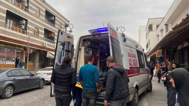 Kebapçı Dükkanlarında Tartışan Baba-oğul Tek Katlı İş Yerlerinin Damından Atladı