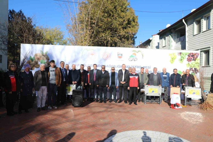 Diyarbakır’da Çiftçilere Fidan Ve Malzeme Desteği Sağlandı