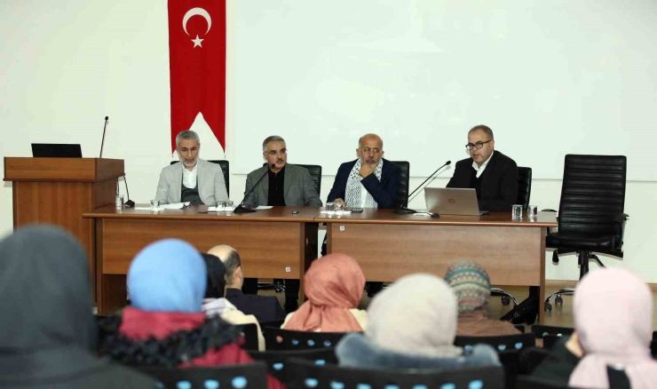 Gaziantep Üniversitesi’nde ‘islam Hayattır’ Paneli Düzendi