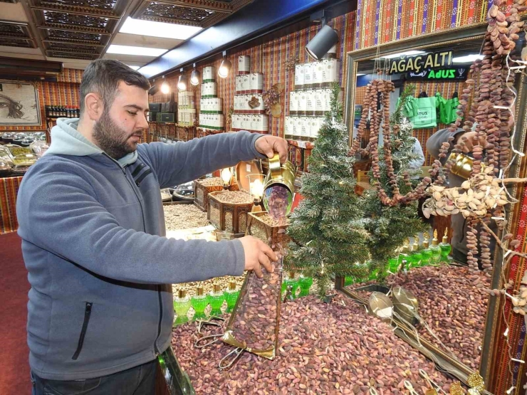 Gaziantep’te Kuruyemiş Tezgahları Yeni Yıla Hazır