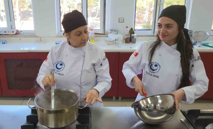 Okuyabilmek İçin Emekli Olmayı Bekledi