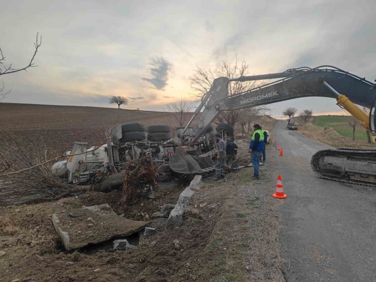 Adıyaman’da Beton Mikseri Devrildi